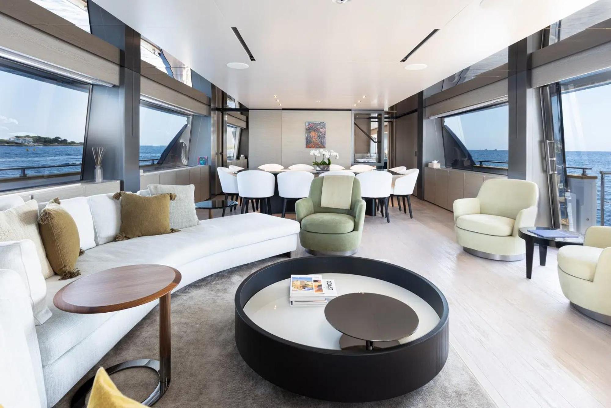 Botel Luxury Yacht Moretti In Tropez *