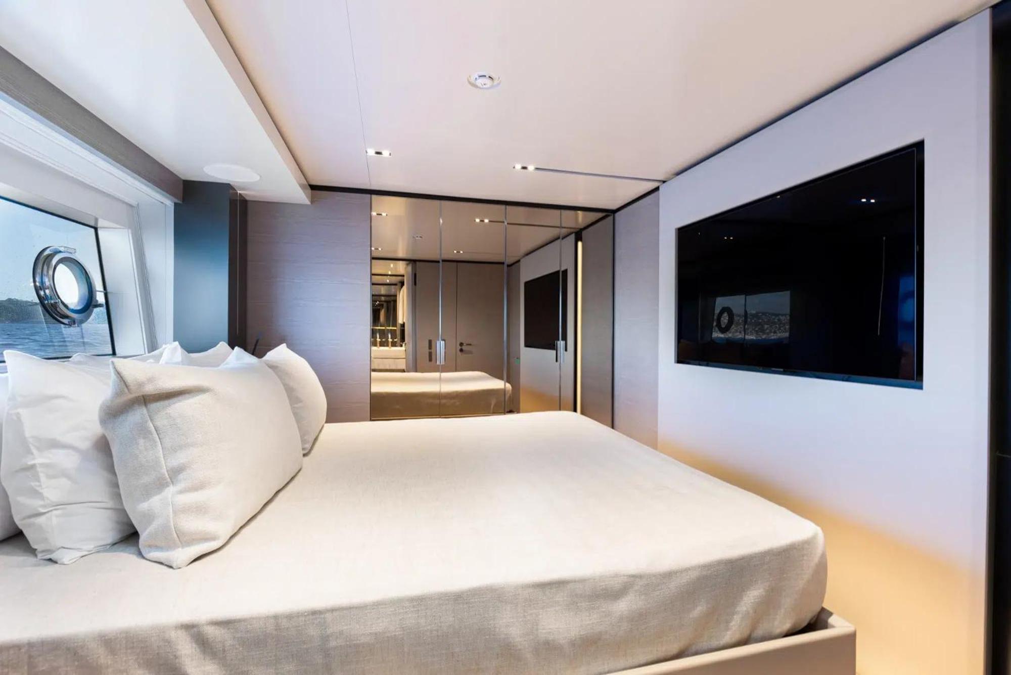 Luxury Yacht Moretti In Tropez Botel