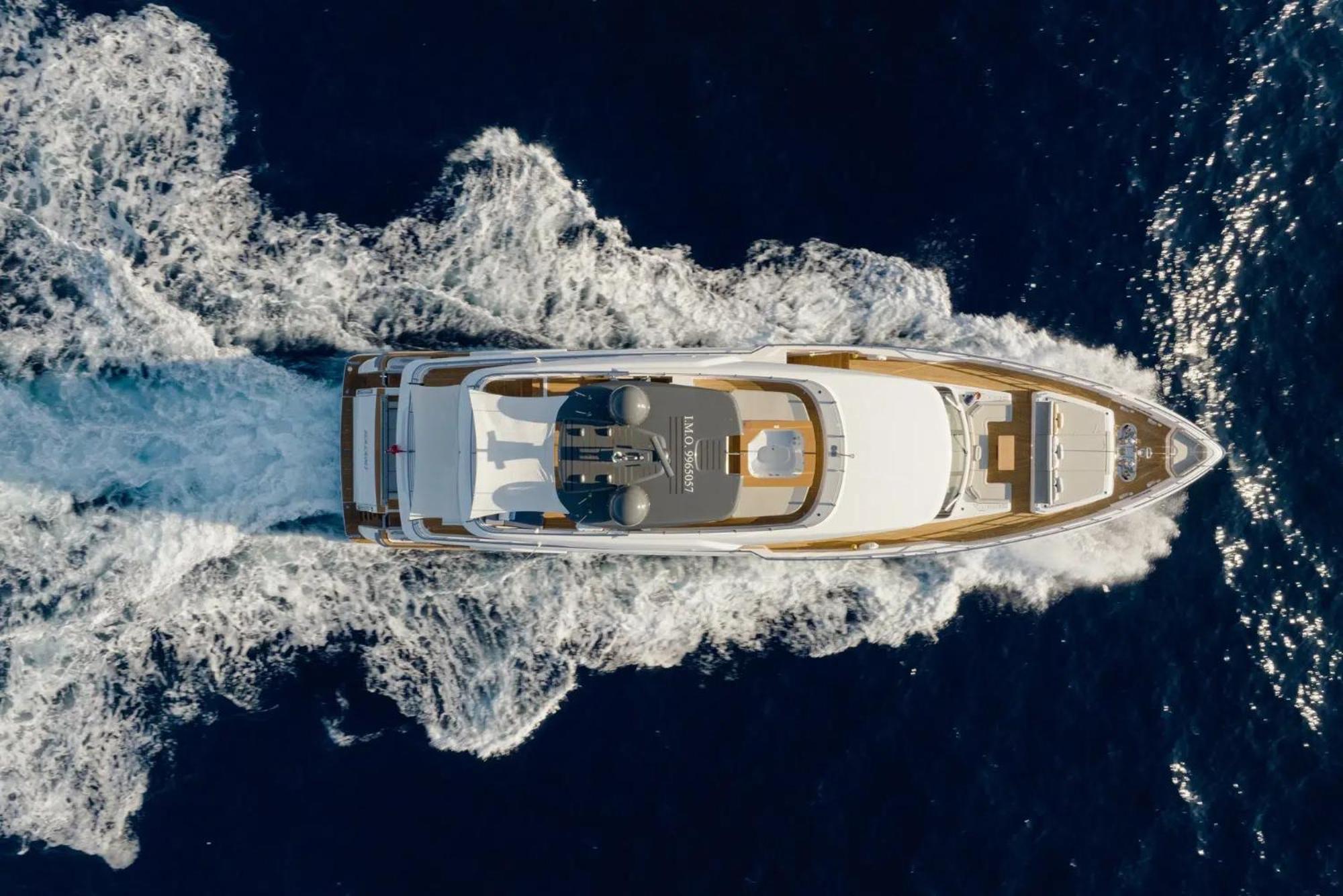 Botel Luxury Yacht Moretti In Tropez *