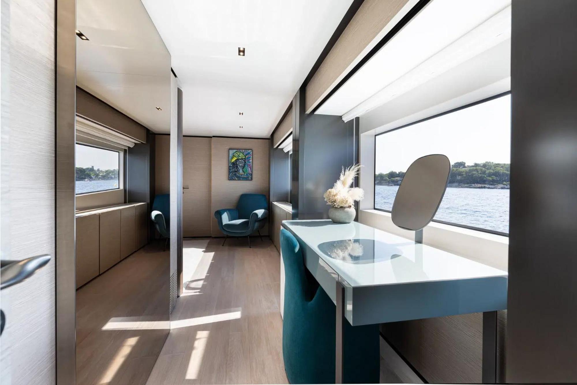 Luxury Yacht Moretti In Tropez Saint-Tropez
