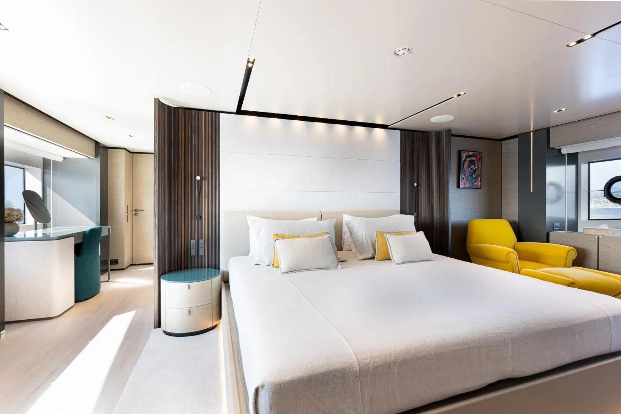 Botel Luxury Yacht Moretti In Tropez Saint-Tropez