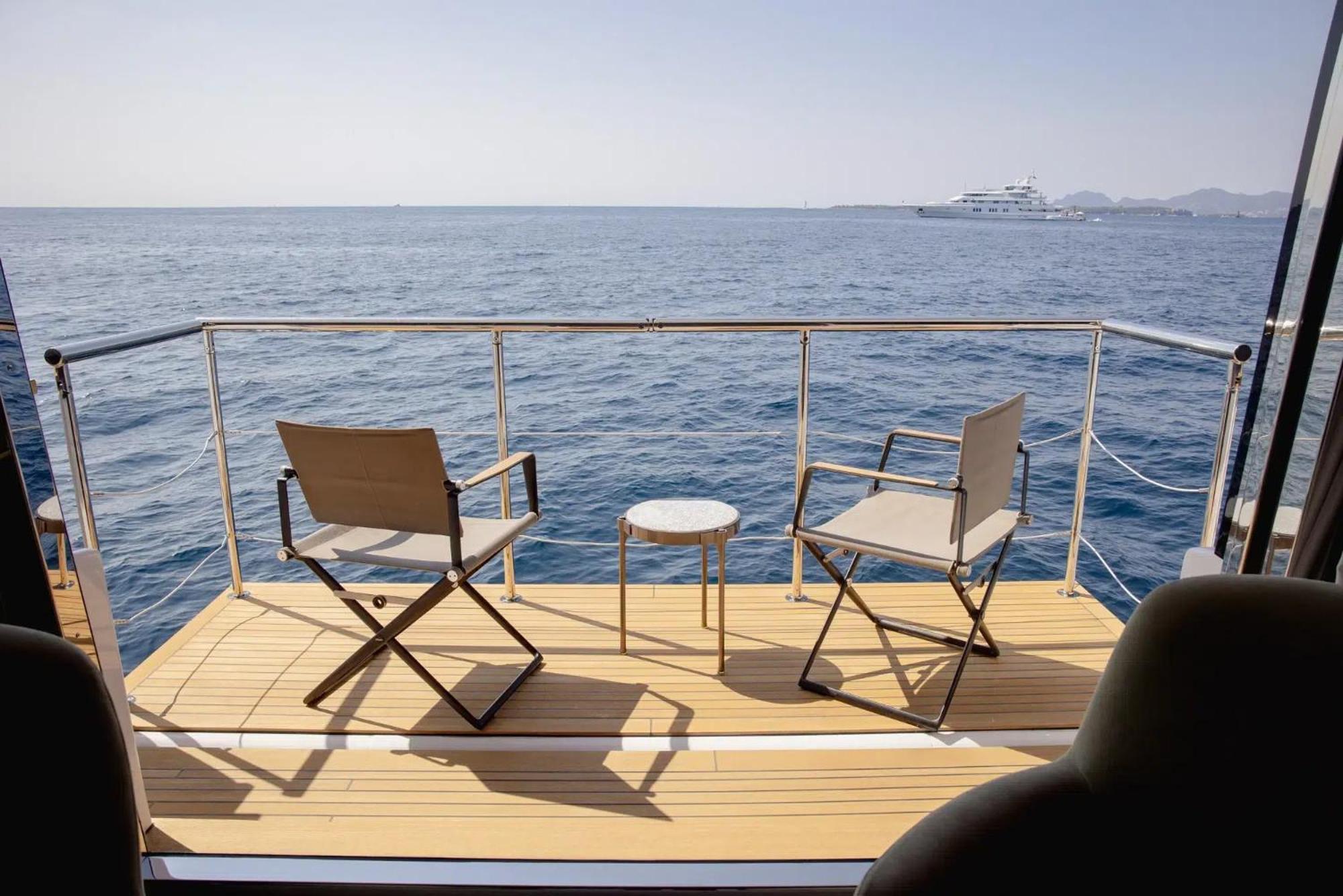 Luxury Yacht Moretti In Tropez *