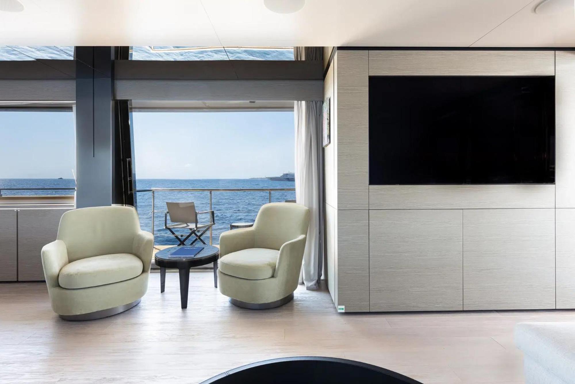 Luxury Yacht Moretti In Tropez Saint-Tropez