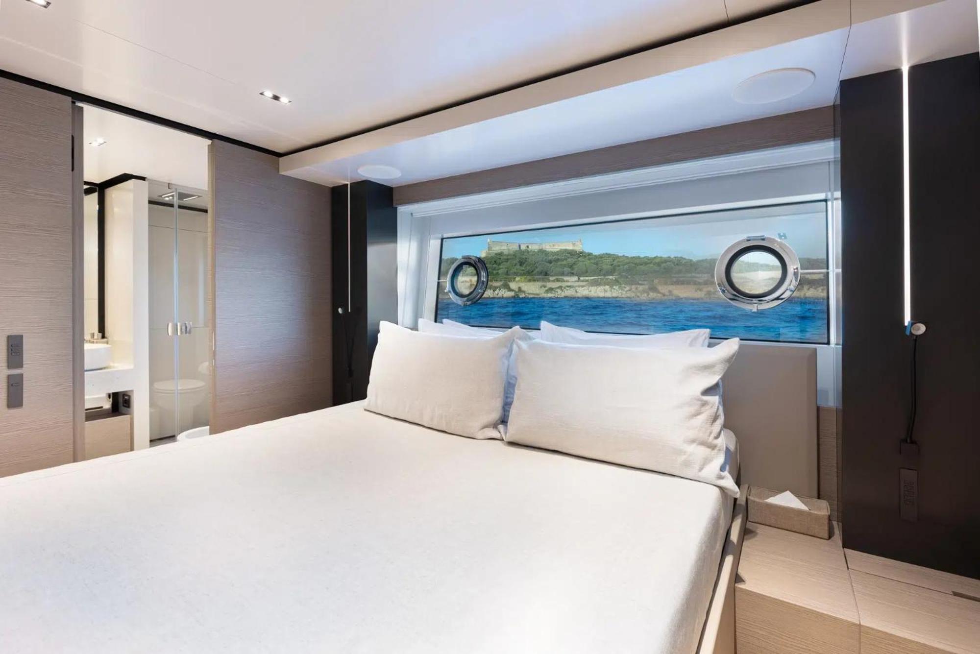 Luxury Yacht Moretti In Tropez Botel *