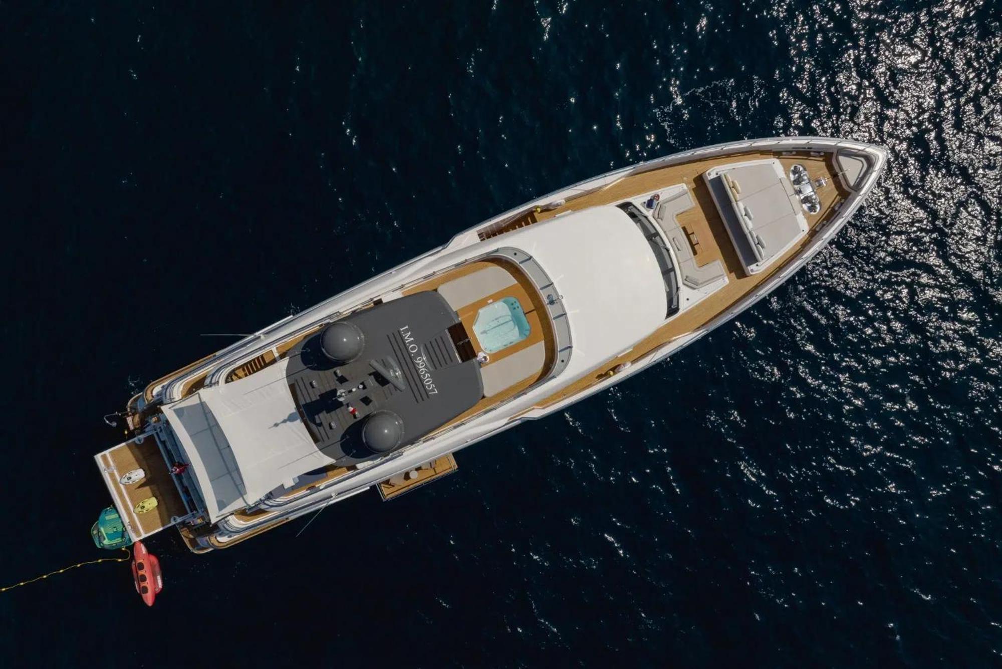 Luxury Yacht Moretti In Tropez Botel *