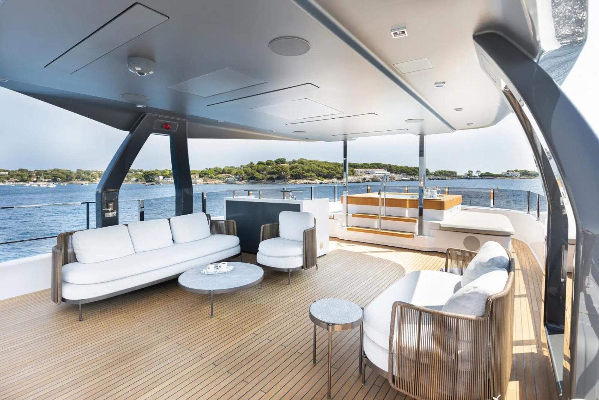 Botel Luxury Yacht Moretti In Tropez *