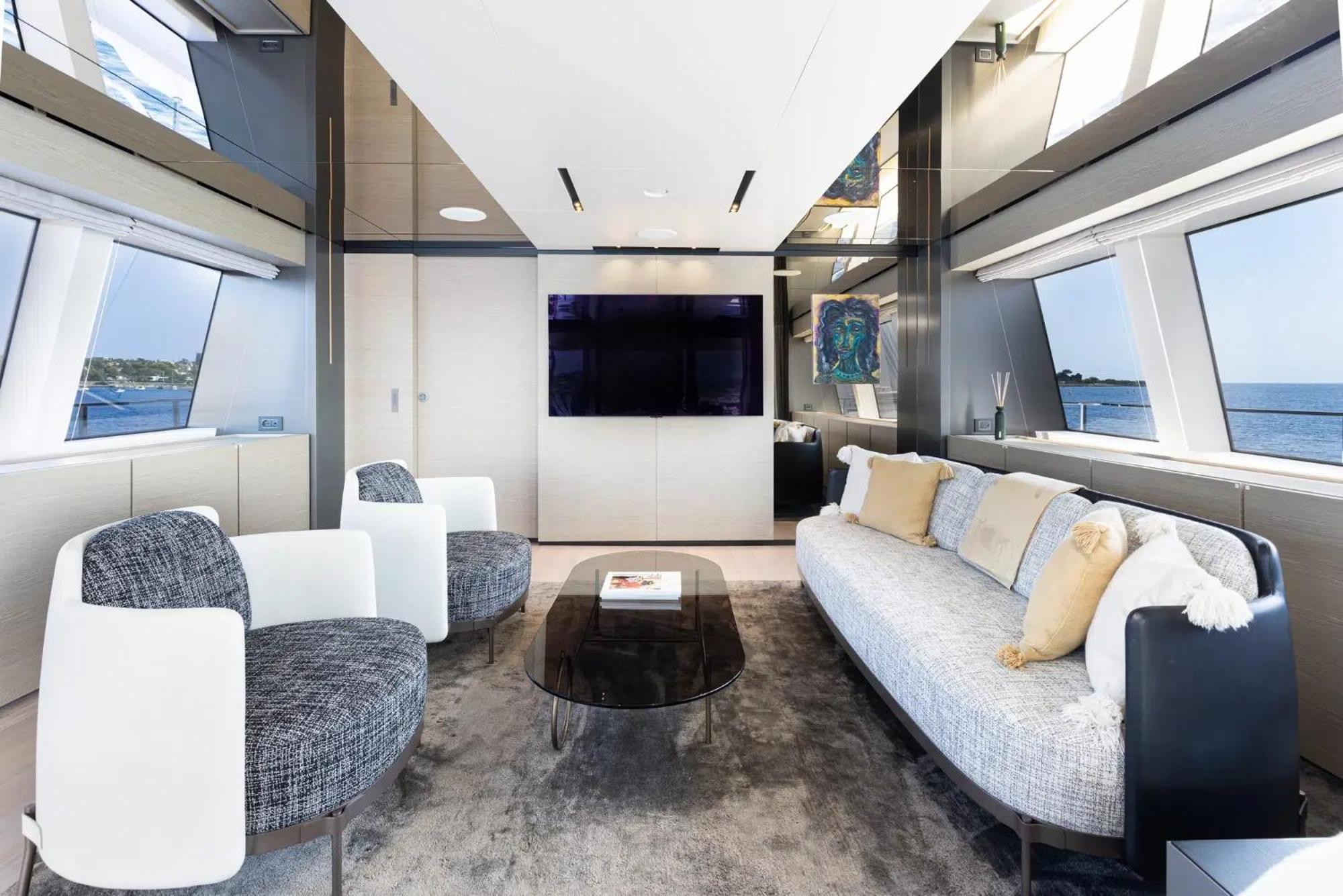Botel Luxury Yacht Moretti In Tropez Saint-Tropez
