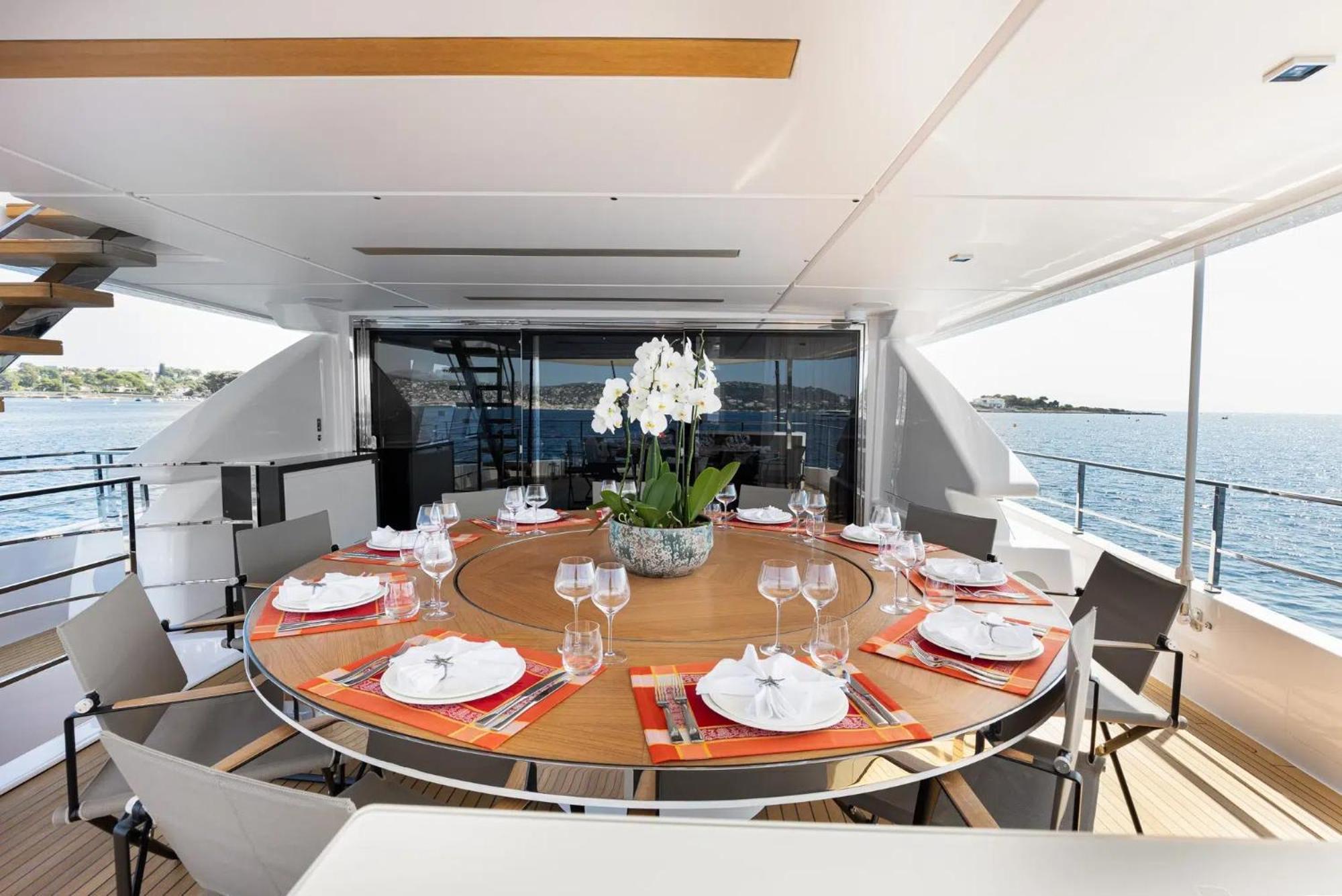 Luxury Yacht Moretti In Tropez Saint-Tropez