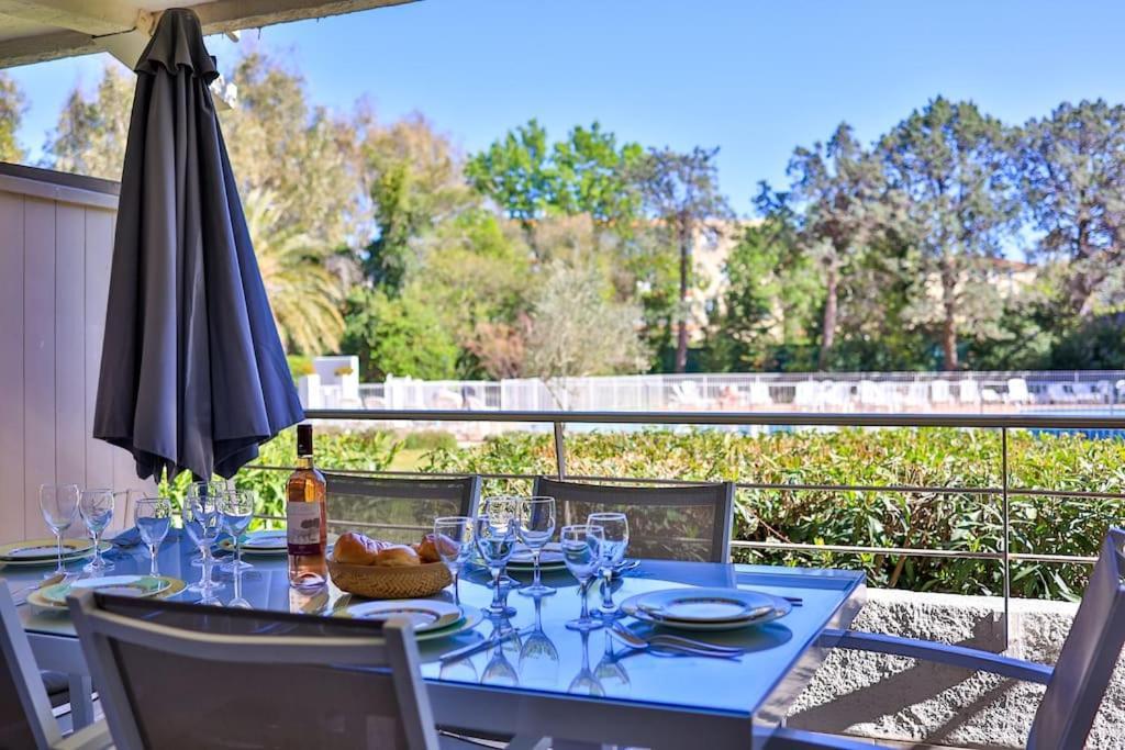 Centre St Tropez - Gd 2 Pieces, Piscine Et Parking Apartment