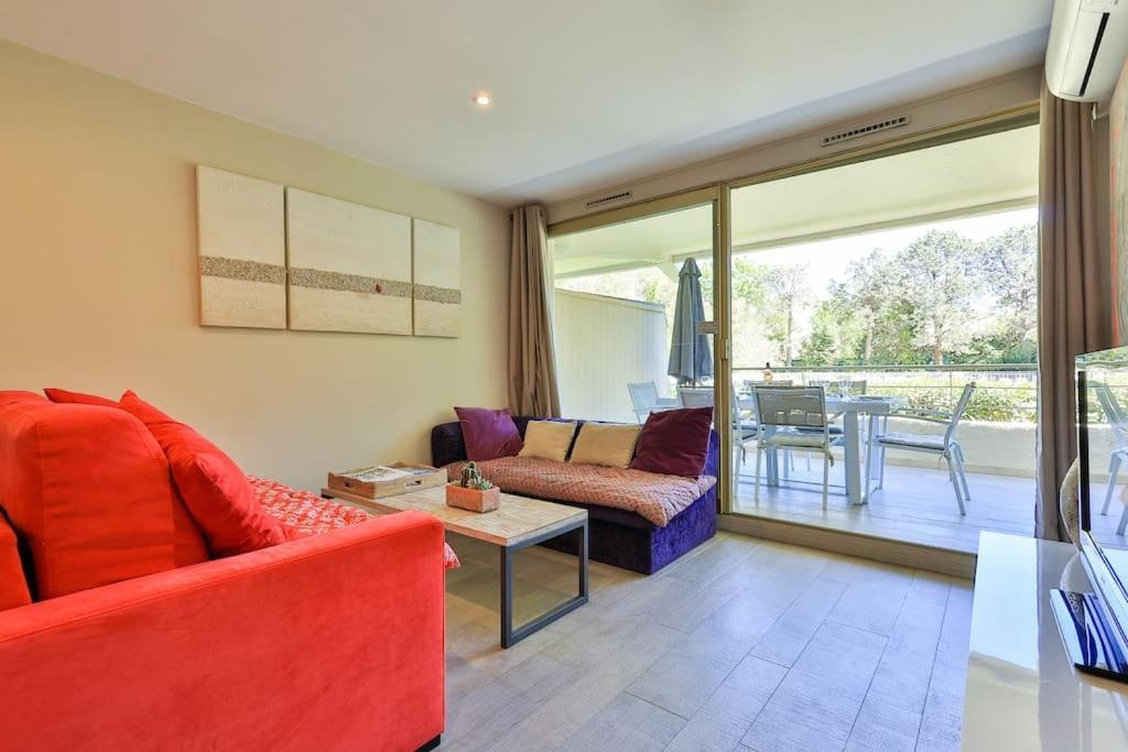 Centre St Tropez - Gd 2 Pieces, Piscine Et Parking *