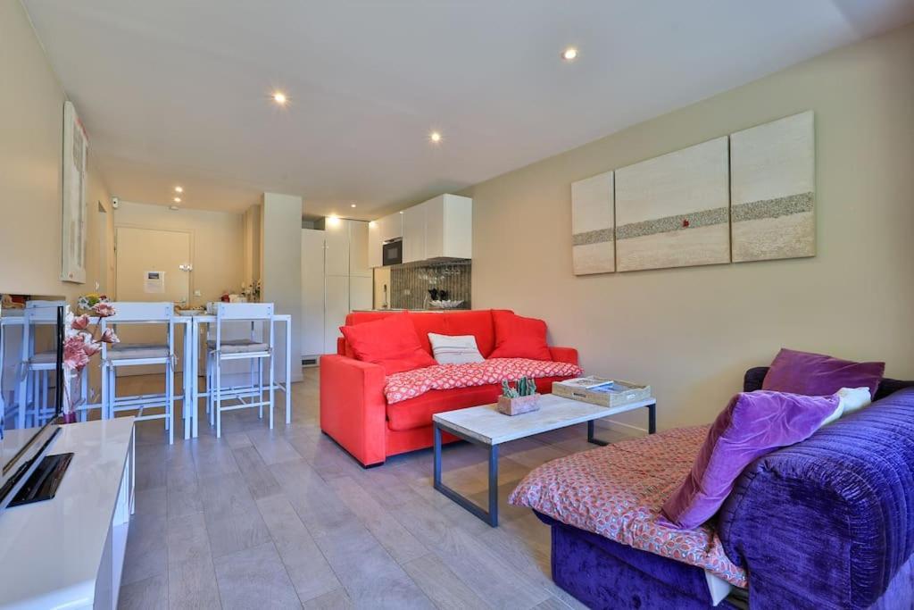 Centre St Tropez - Gd 2 Pieces, Piscine Et Parking Apartment