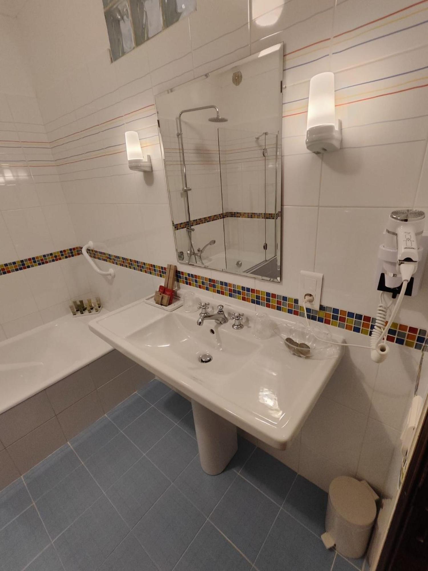 Saint Andre Hotel 3*