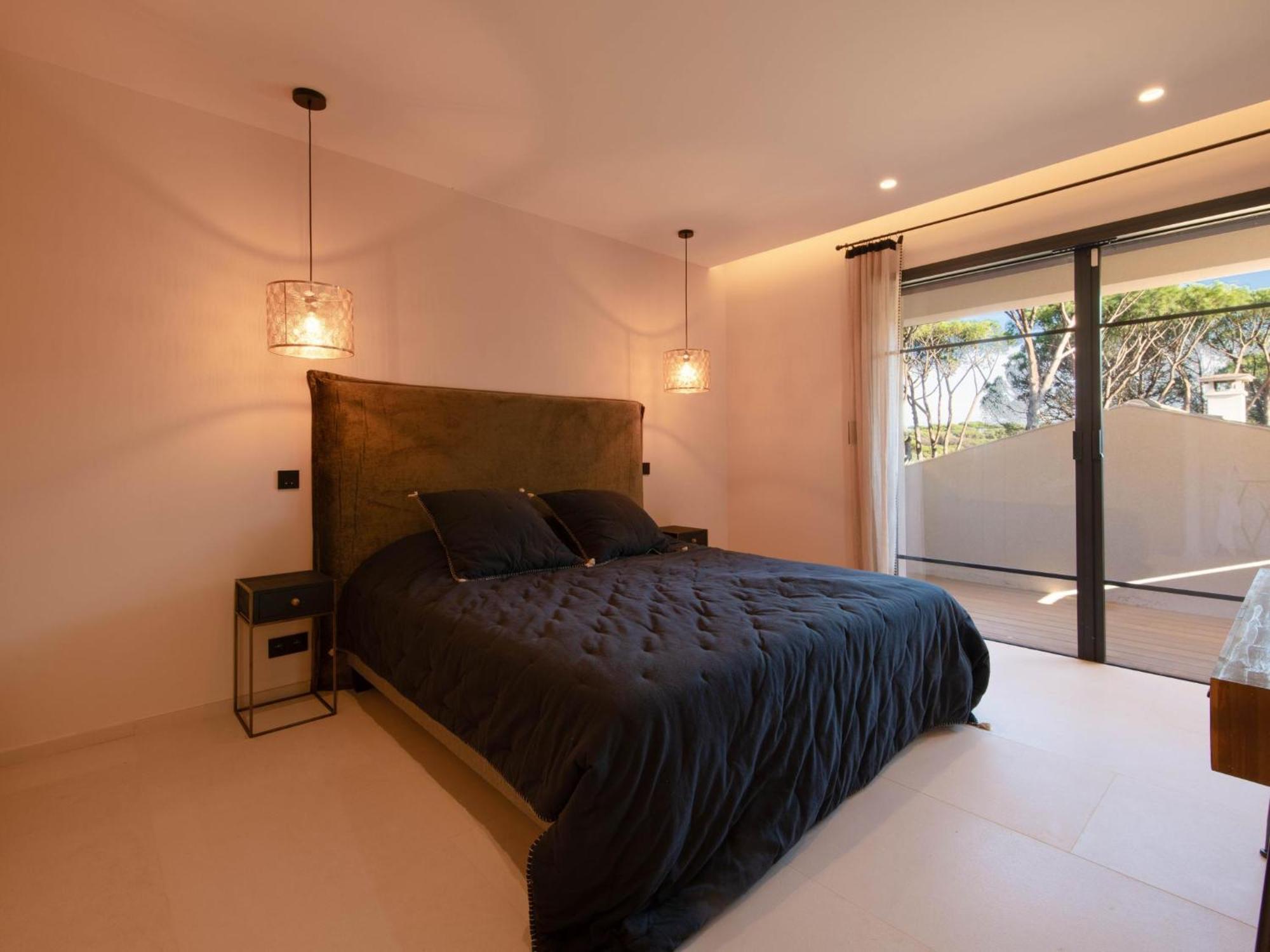 Ghislaine Villa