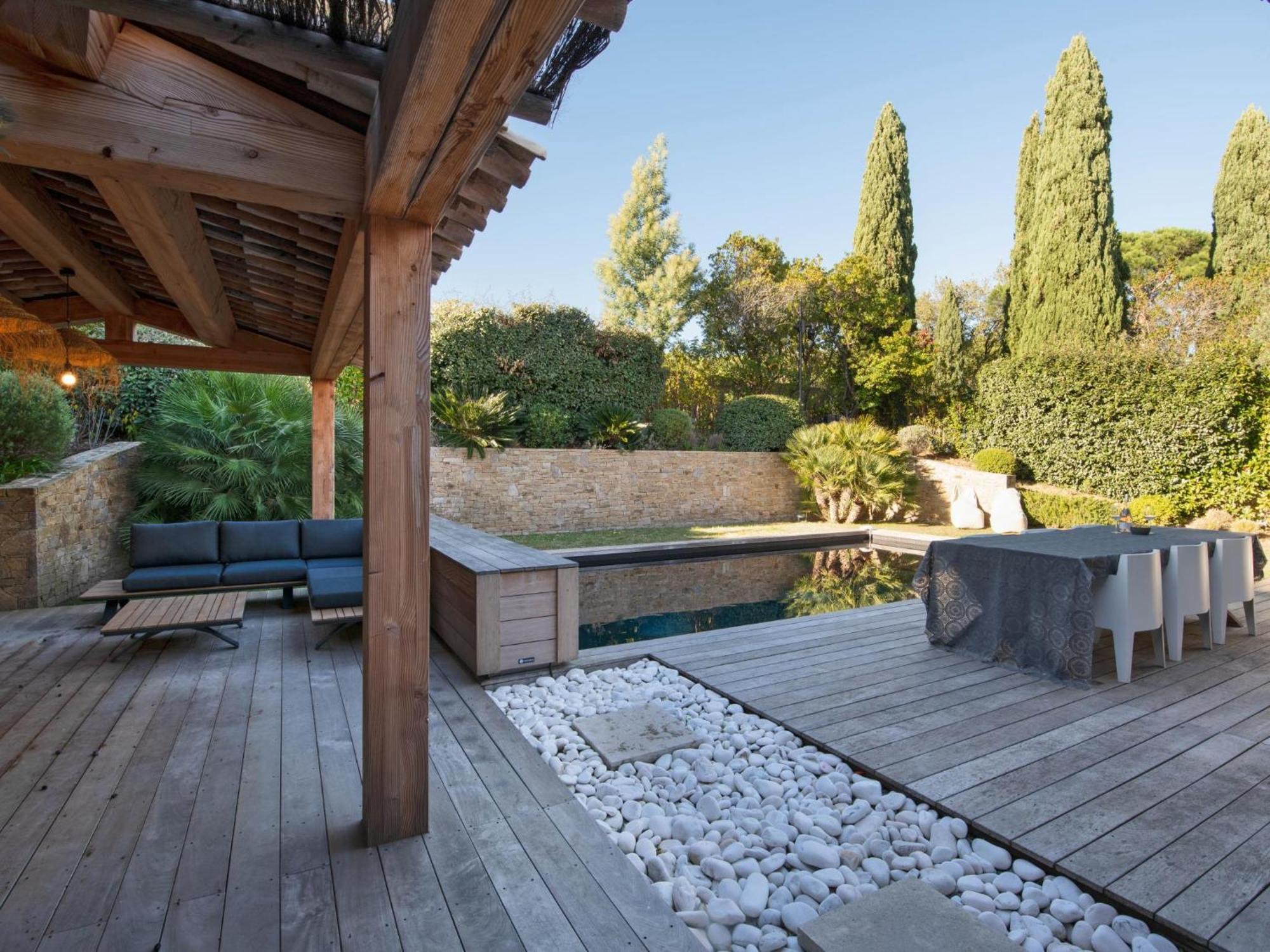 Ghislaine Villa