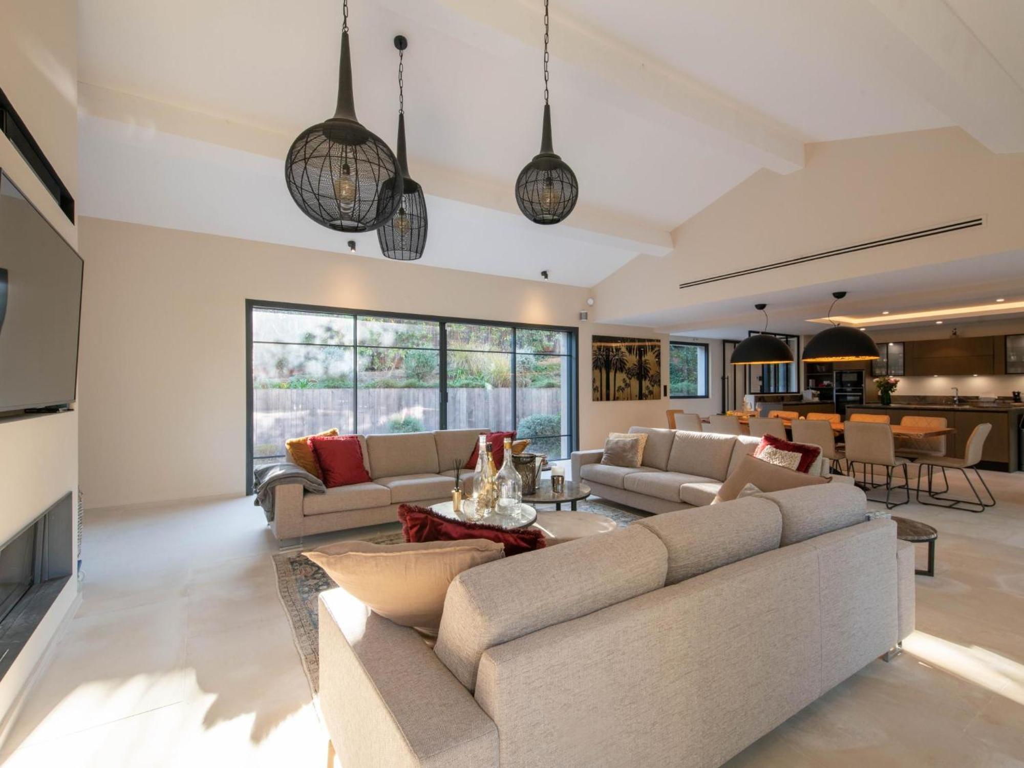 Ghislaine Villa