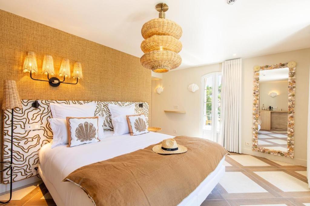 Apartment Le Clos De La Pinede Avec Ses Luxueuses 300 E Par Chambre