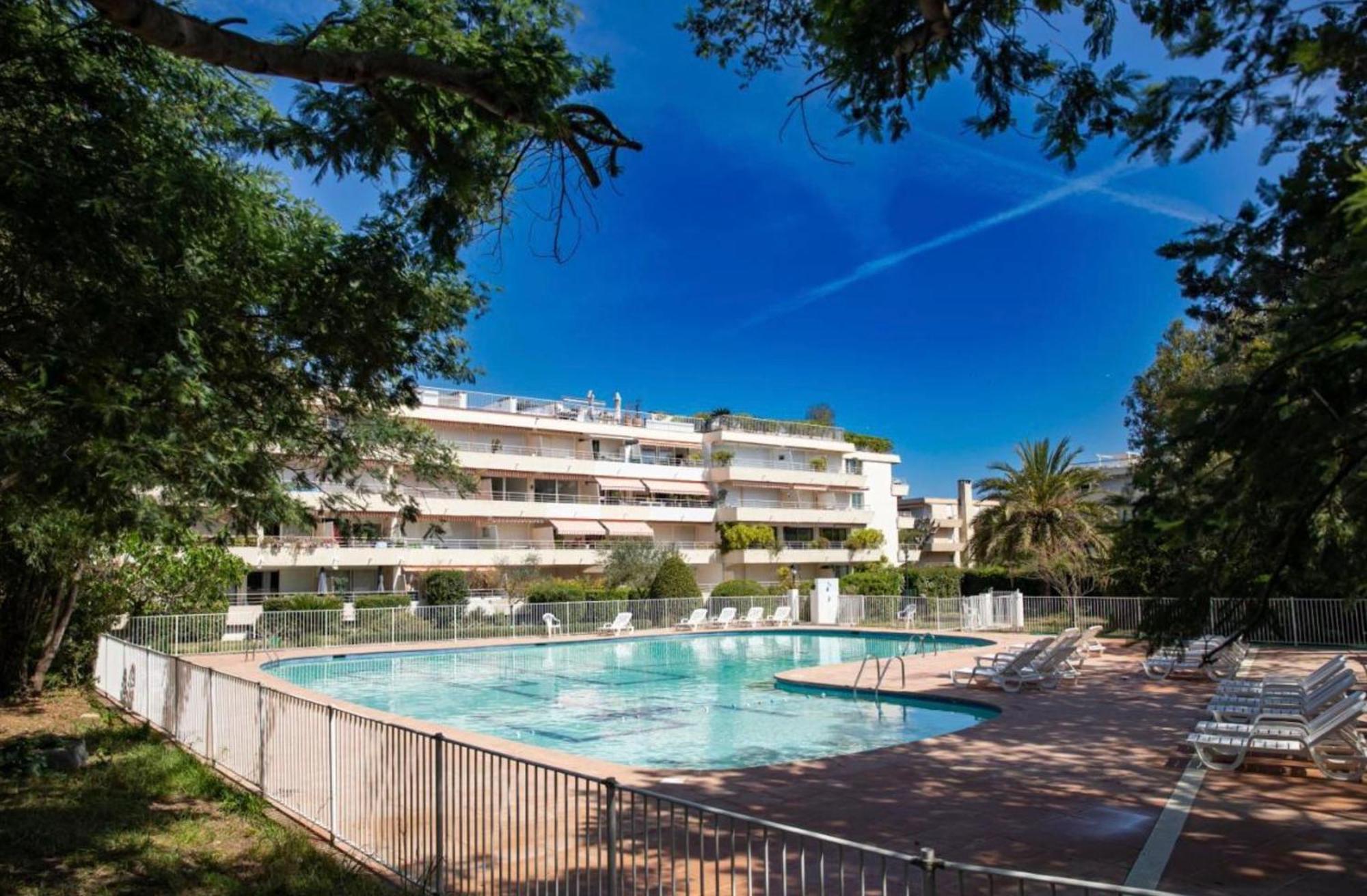 Un Nid A Tropez
