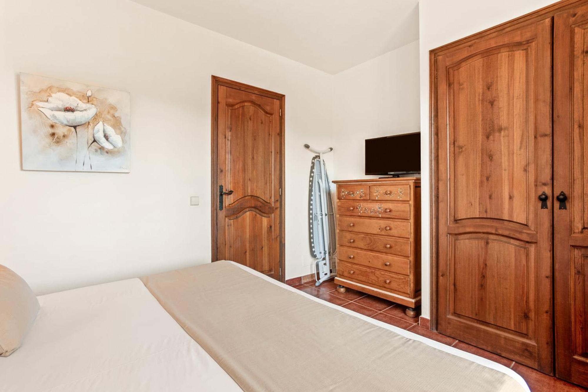 25 Lola Flores Villa