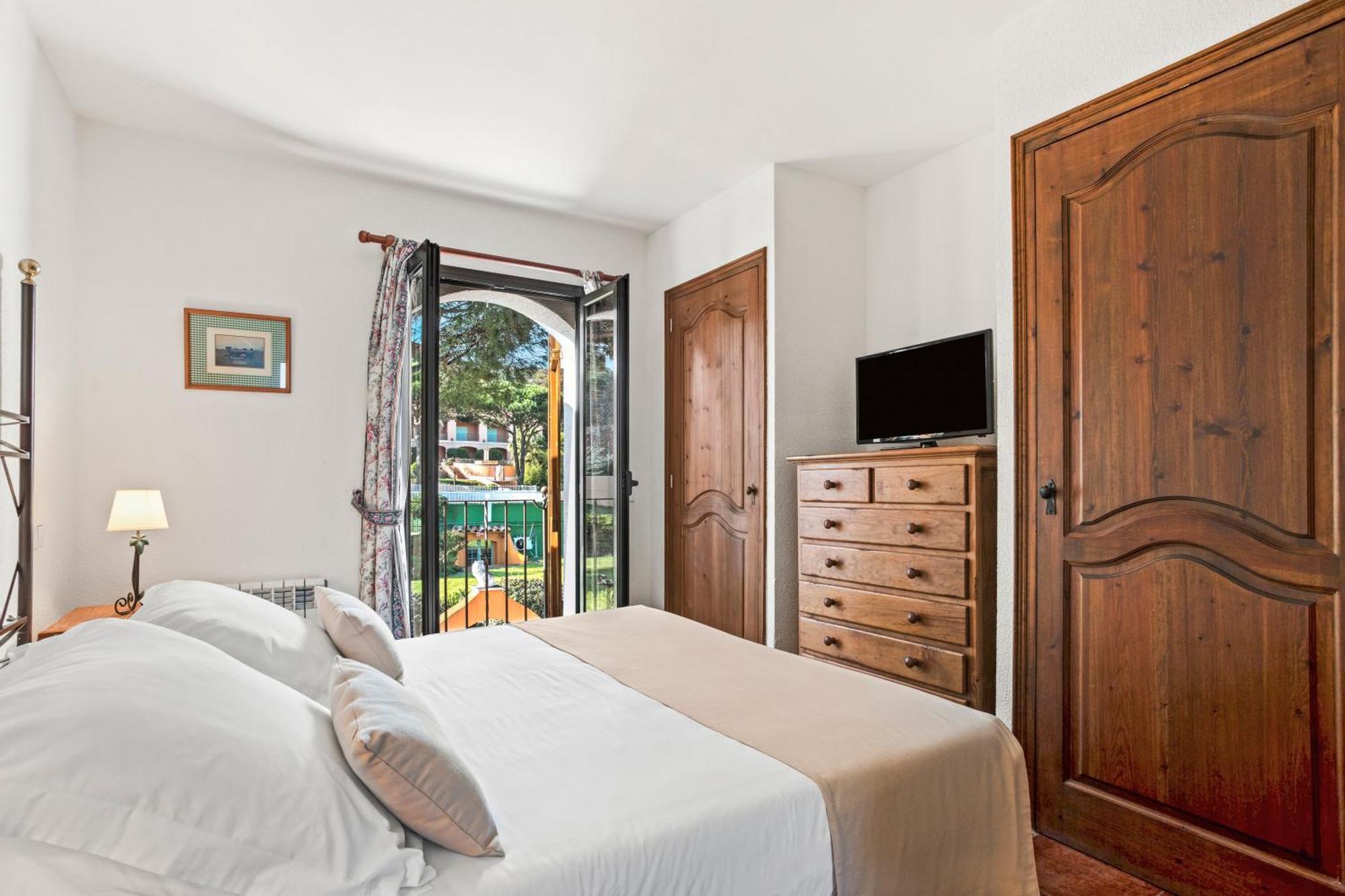 28 Maria Levy's Saint-Tropez