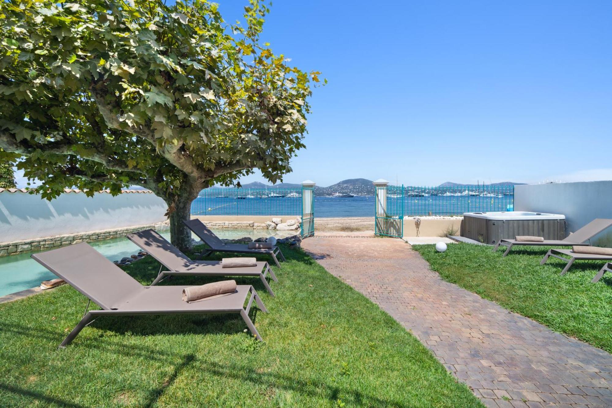 Villa La Desirade - Les Pieds Dans L'eau - La Bouillabaisse - St Tropez - 14 Personnes *