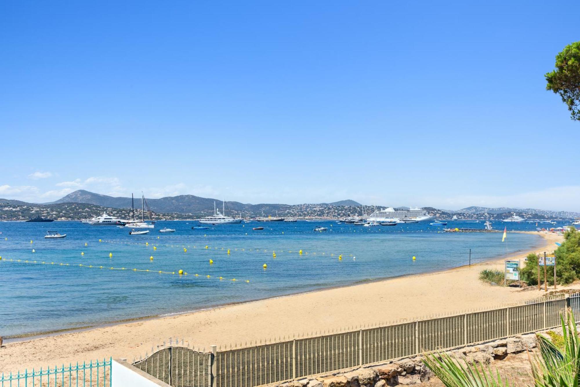 La Desirade - Les Pieds Dans L'eau - La Bouillabaisse - St Tropez - 14 Personnes *