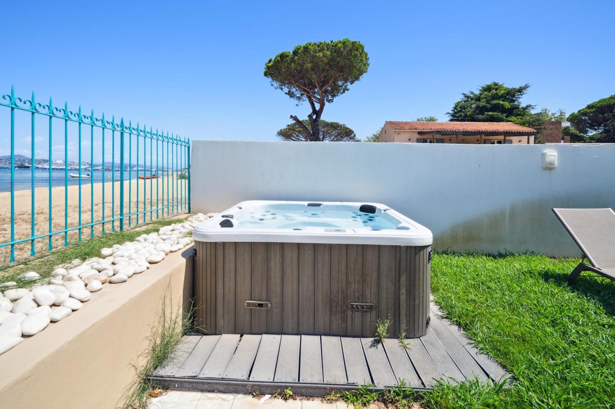 La Desirade - Les Pieds Dans L'eau - La Bouillabaisse - St Tropez - 14 Personnes Saint-Tropez