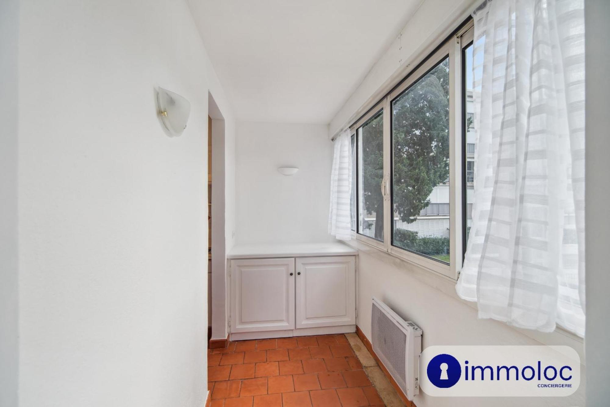 Air-conditioned With Swimming Pool In St Tropez Apartment
