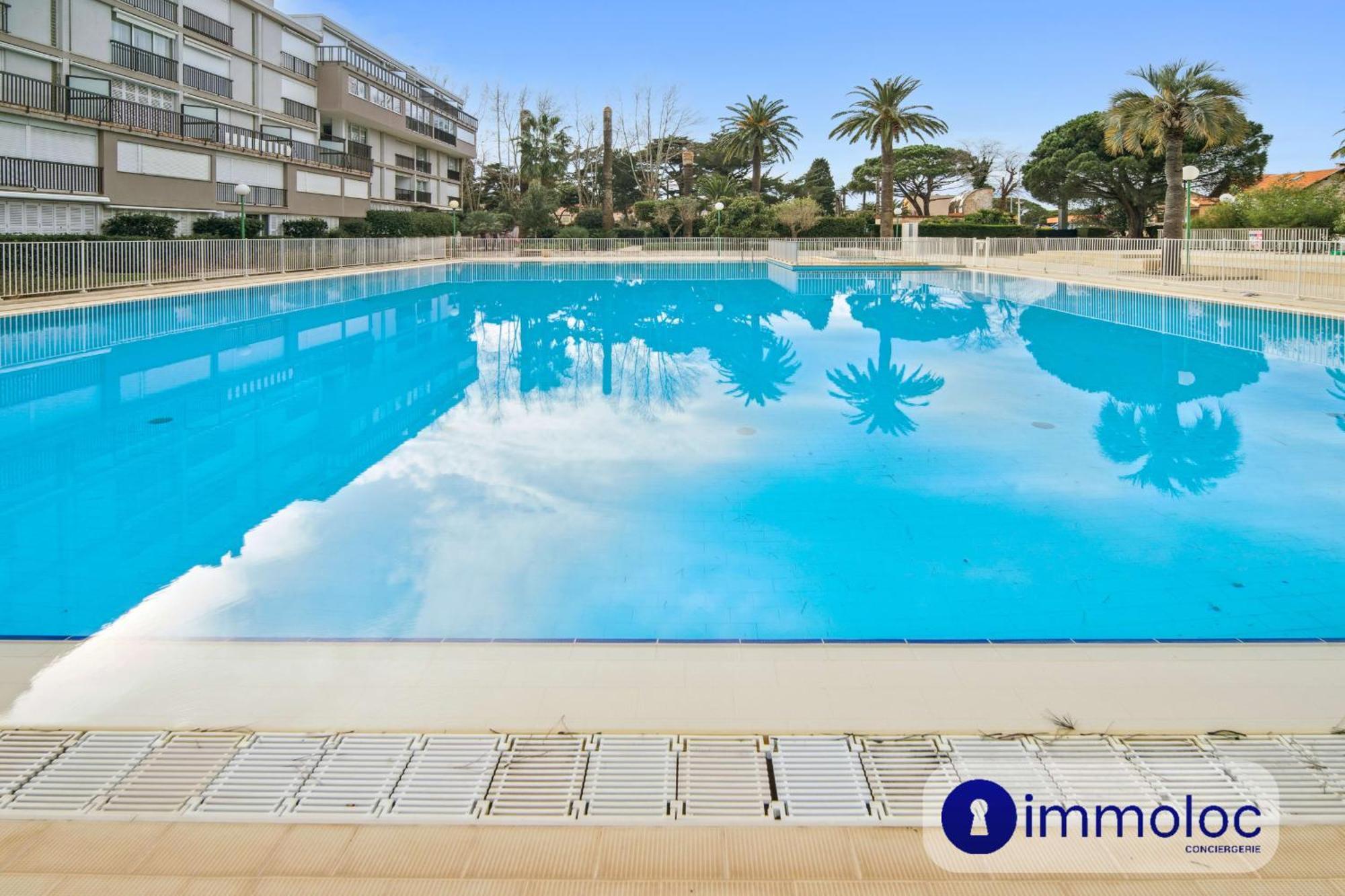 Air-conditioned With Swimming Pool In St Tropez *