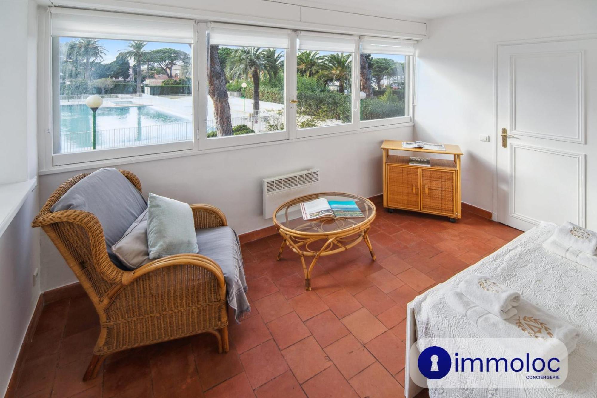 Air-conditioned With Swimming Pool In St Tropez