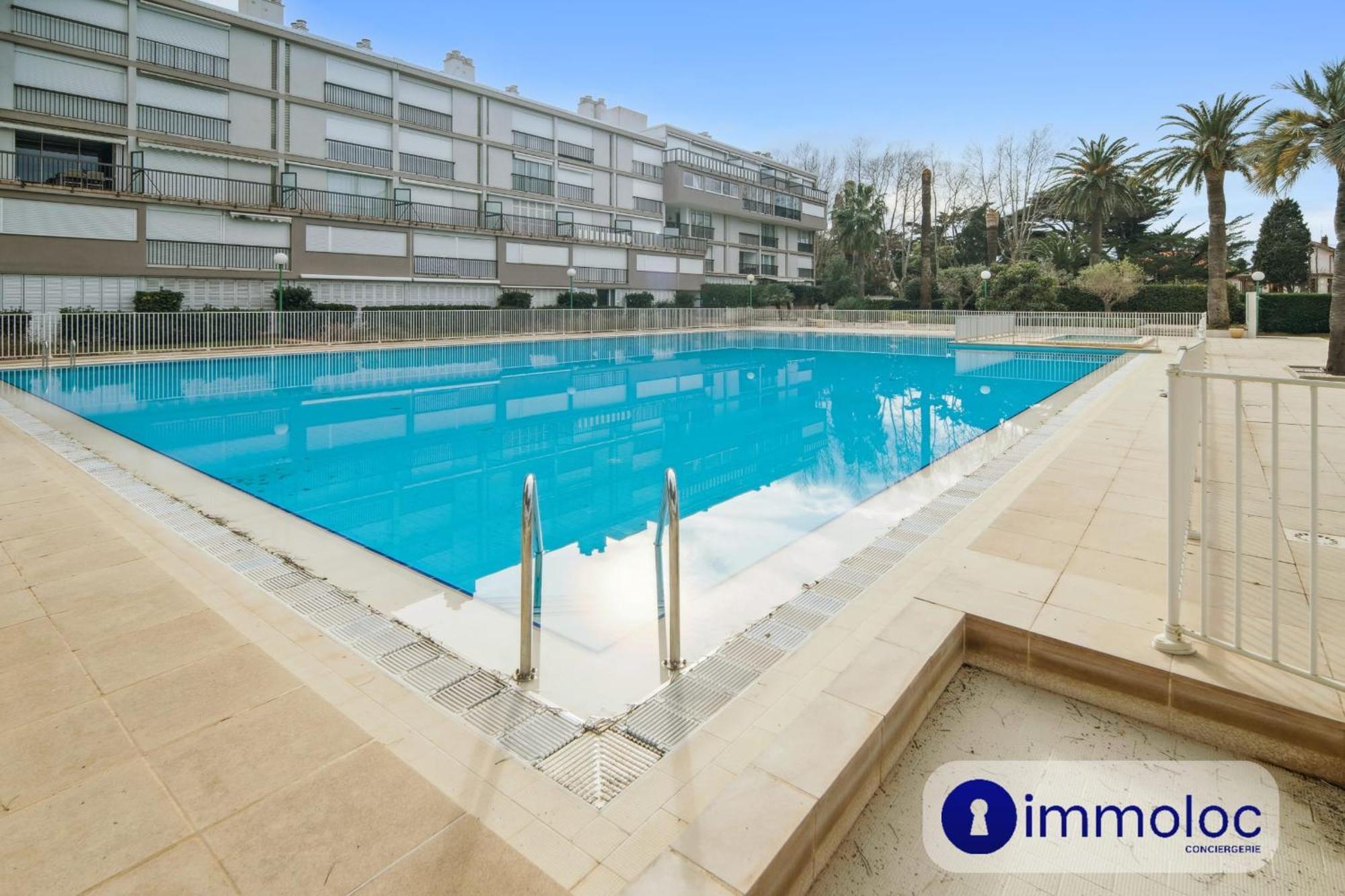 Air-conditioned With Swimming Pool In St Tropez Apartment