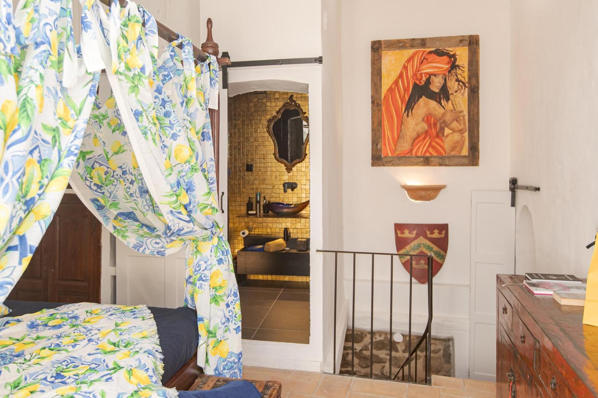 Holiday home Steps From The Port! Chic 2-bed In The Heart Of