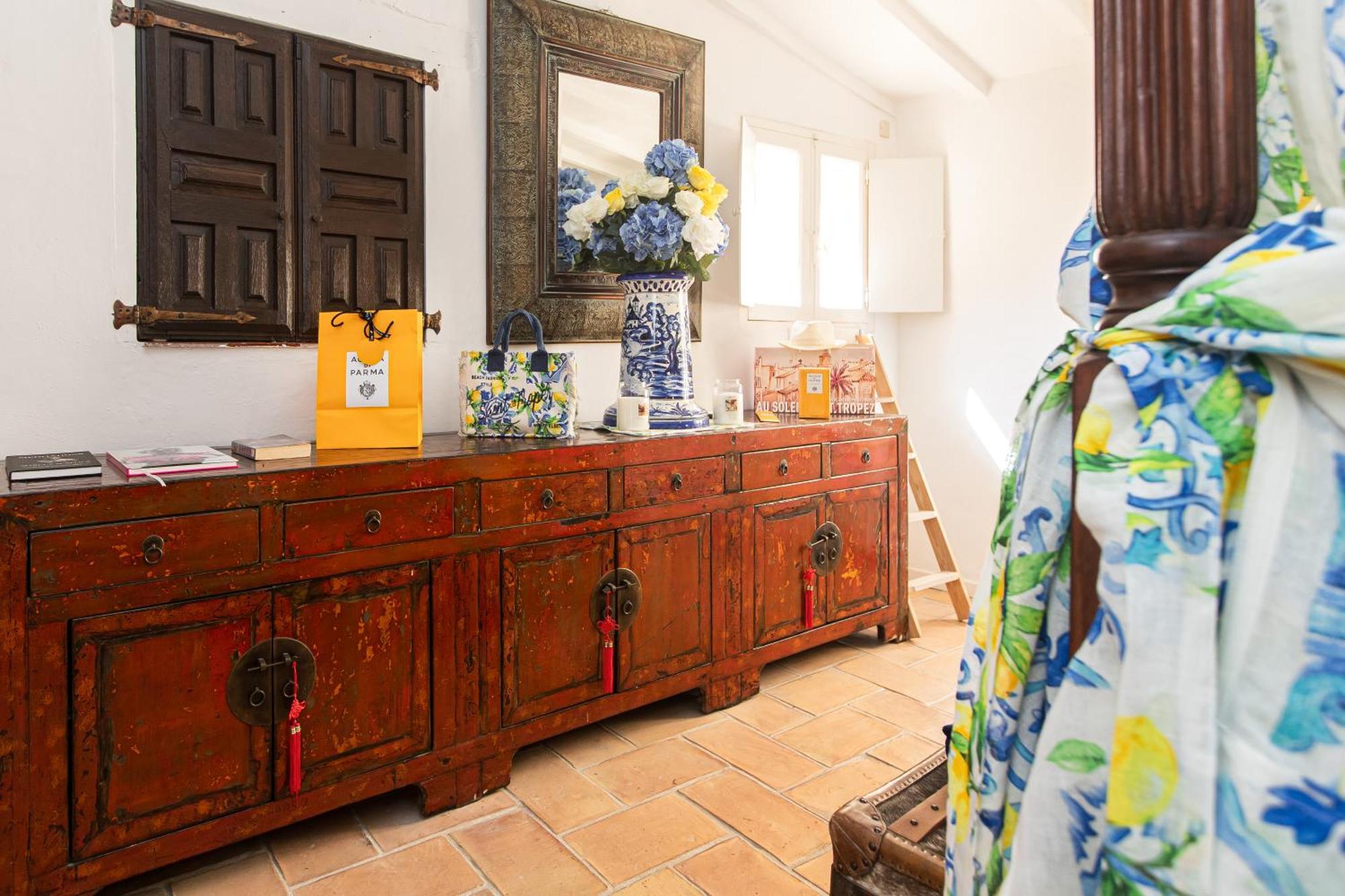 Steps From The Port! Chic 2-bed In The Heart Of Holiday home