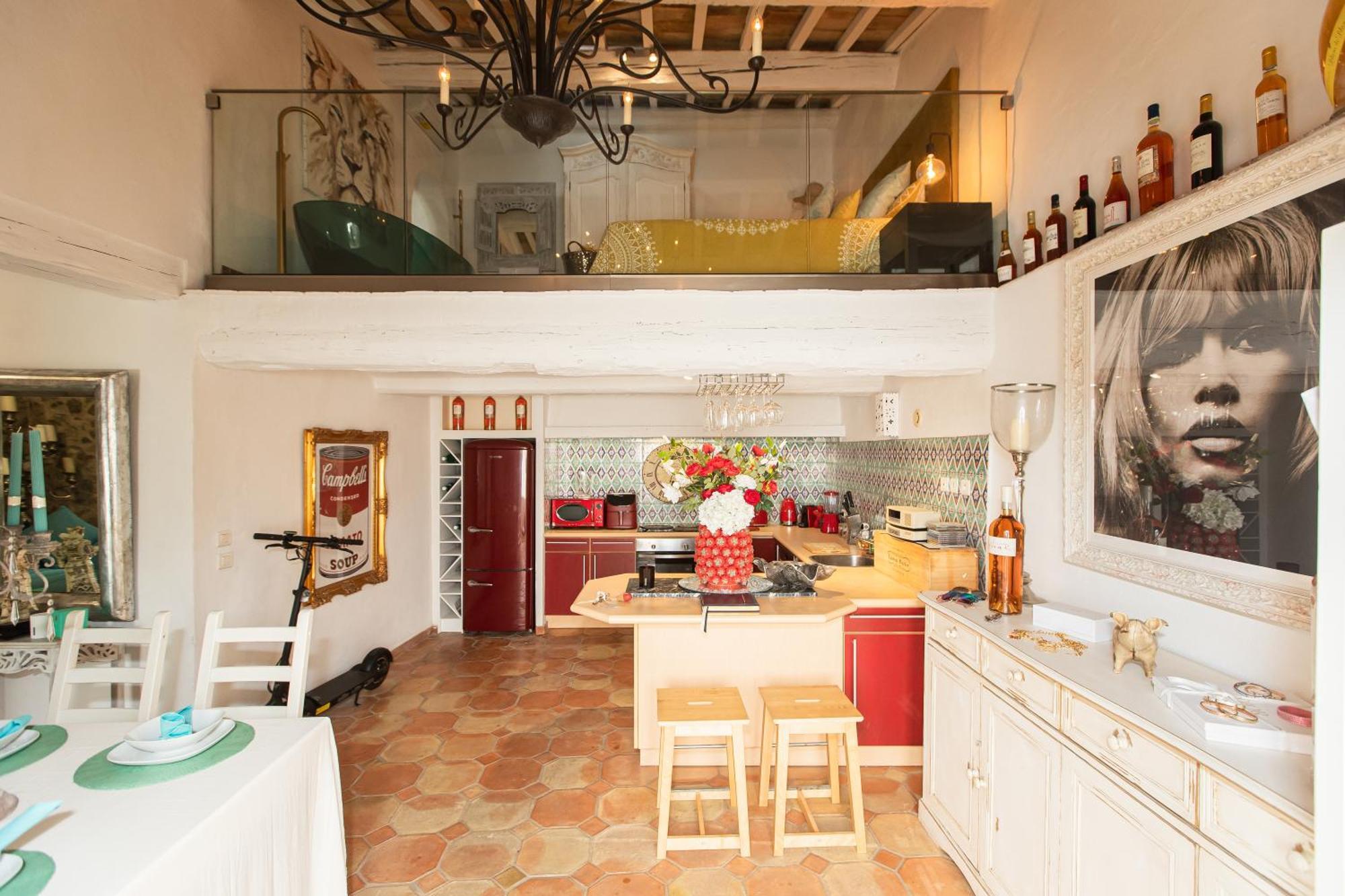 Steps From The Port! Chic 2-bed In The Heart Of *