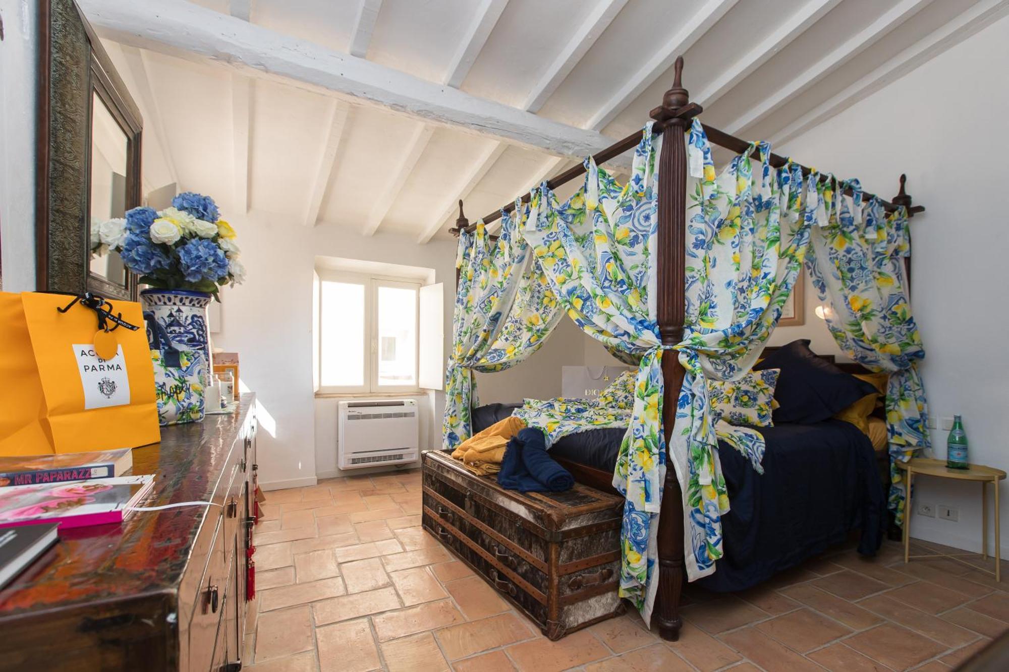 Holiday home Steps From The Port! Chic 2-bed In The Heart Of *