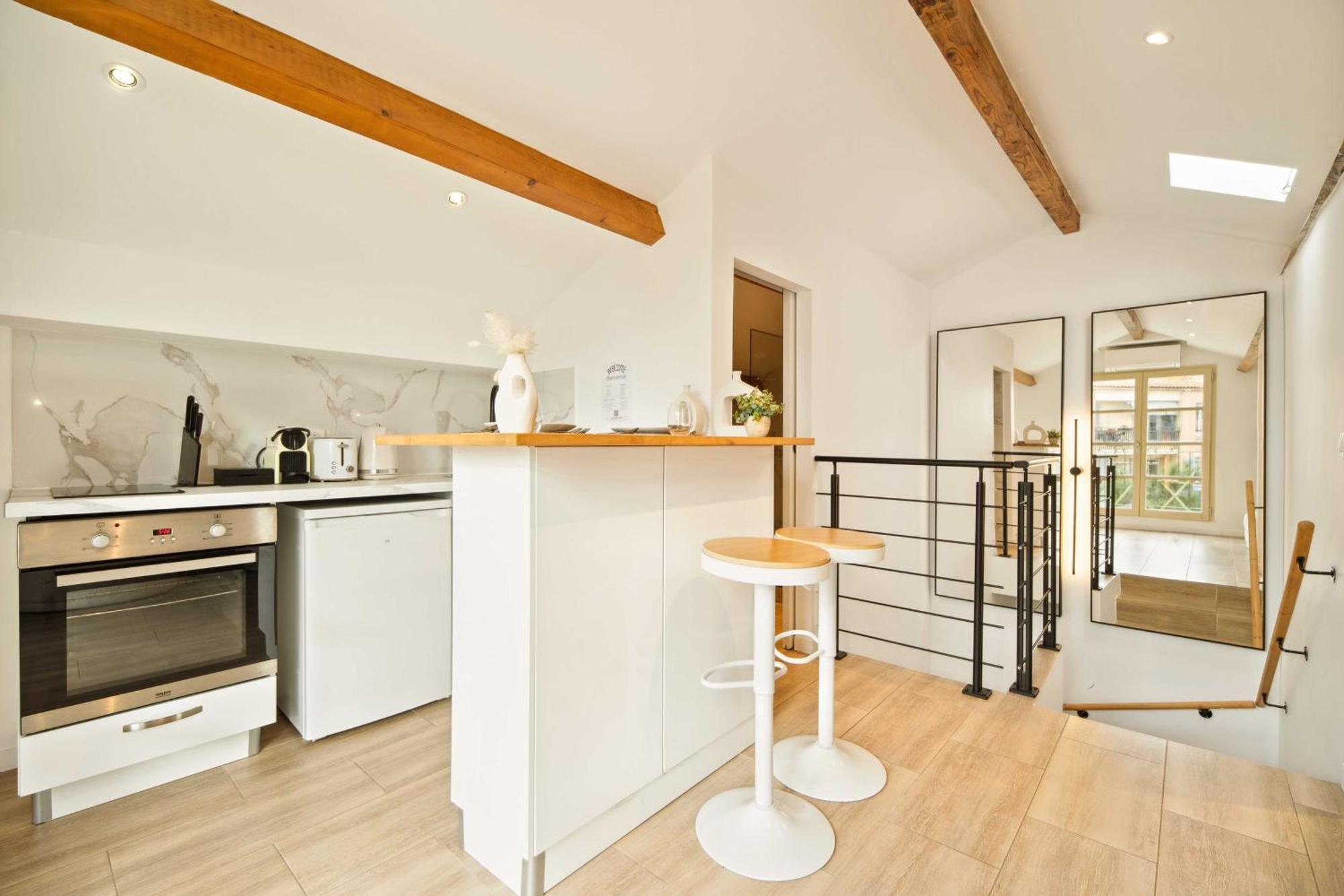 Bright - Ac- 2p - Center Of St Tropez *