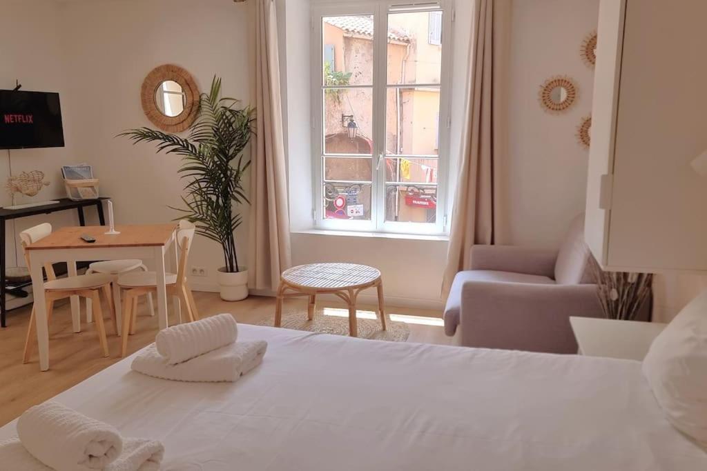 Apartment Cosy - Climatise - 2 Pas Du Port - Place Aux Herbes *