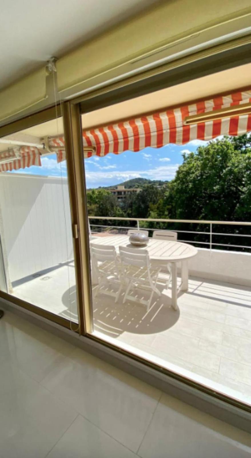 Beautiful With Shared Pool Apartment