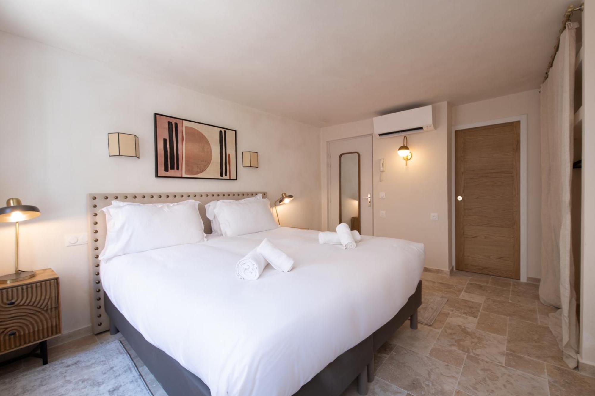 Pick A Flat's - Heart Of Saint-Tropez