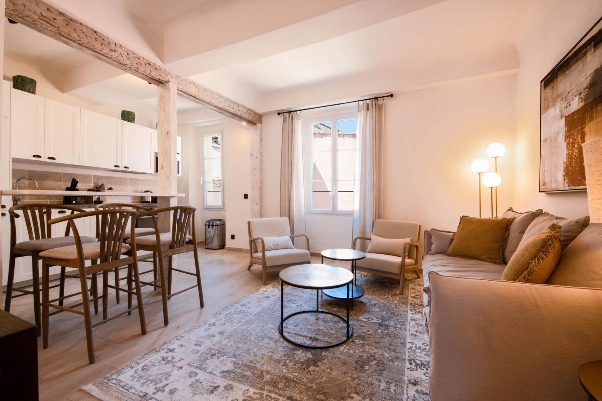 Pick A Flat's - Heart Of Apartment
