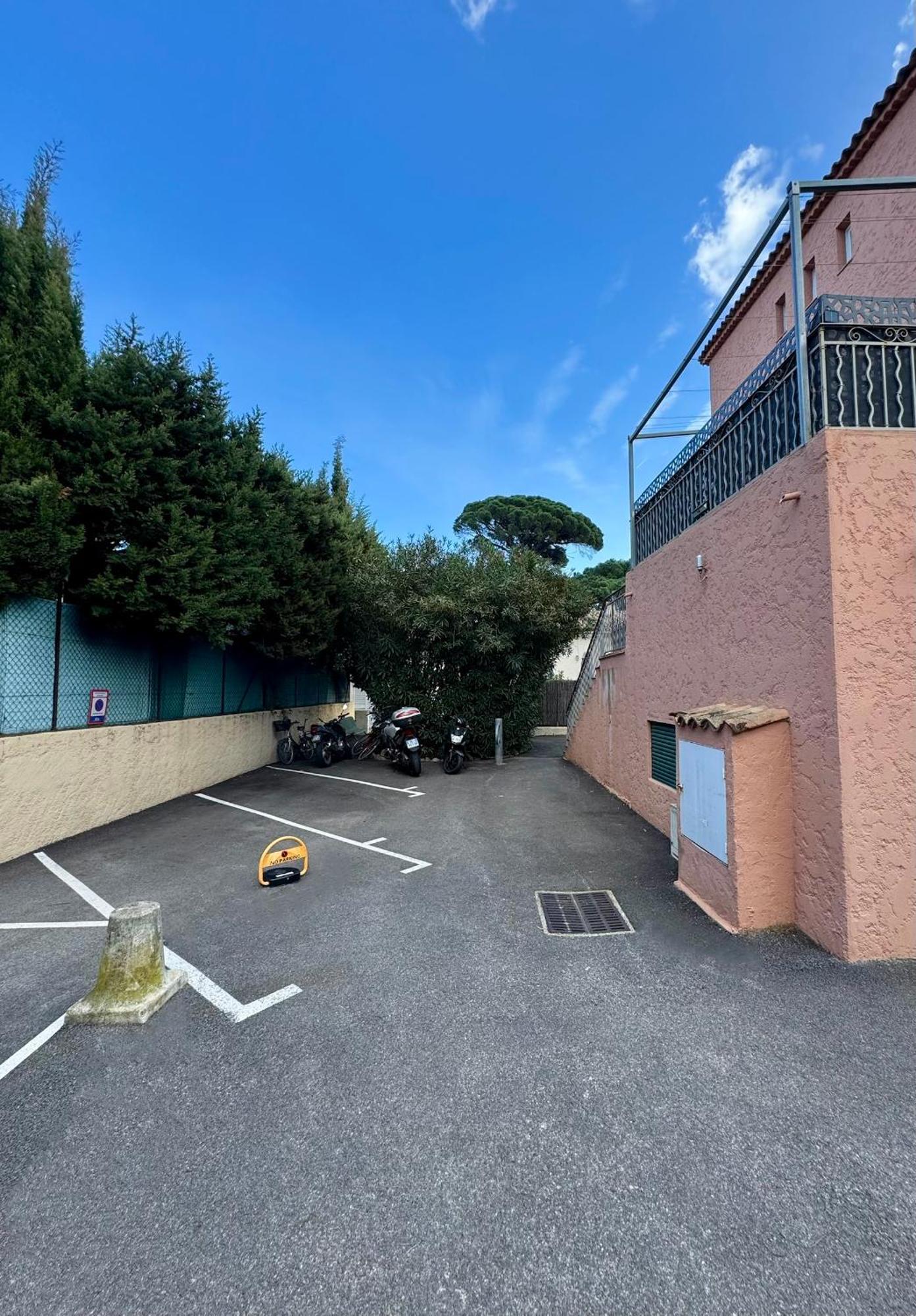 Climatise, Terrasse, Parking Prive, 50m De La