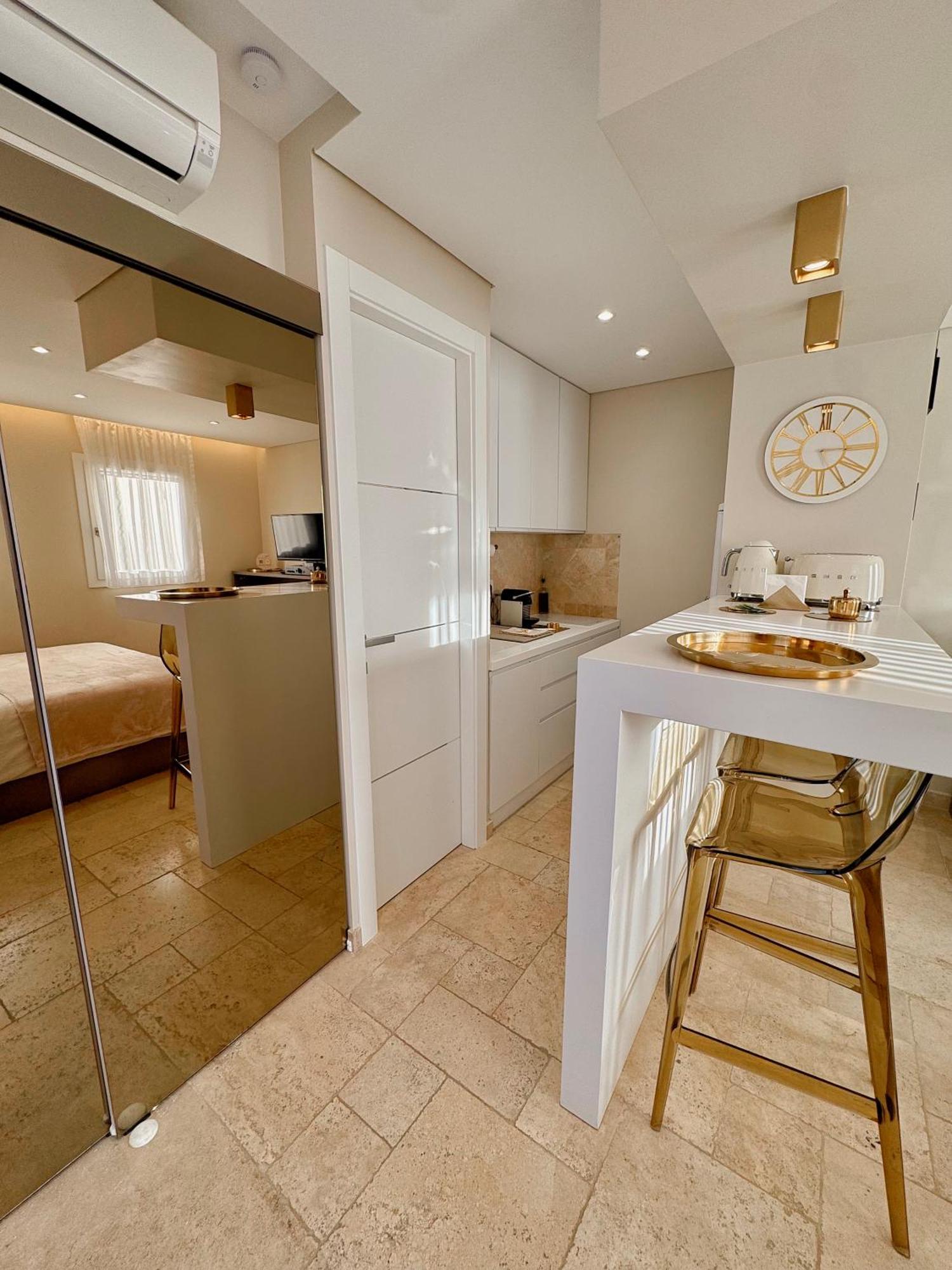 Apartment Climatise, Terrasse, Parking Prive, 50m De La