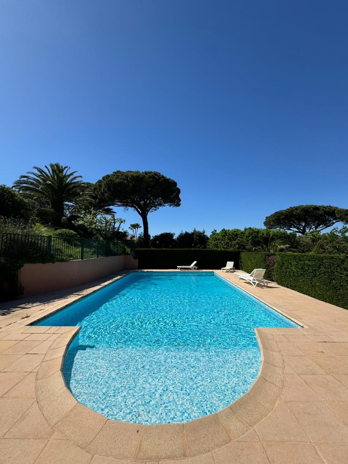Vue Donnant Sur Le Golfe De St Tropez, 2 Chambres, 6 Pers, Piscine Commune