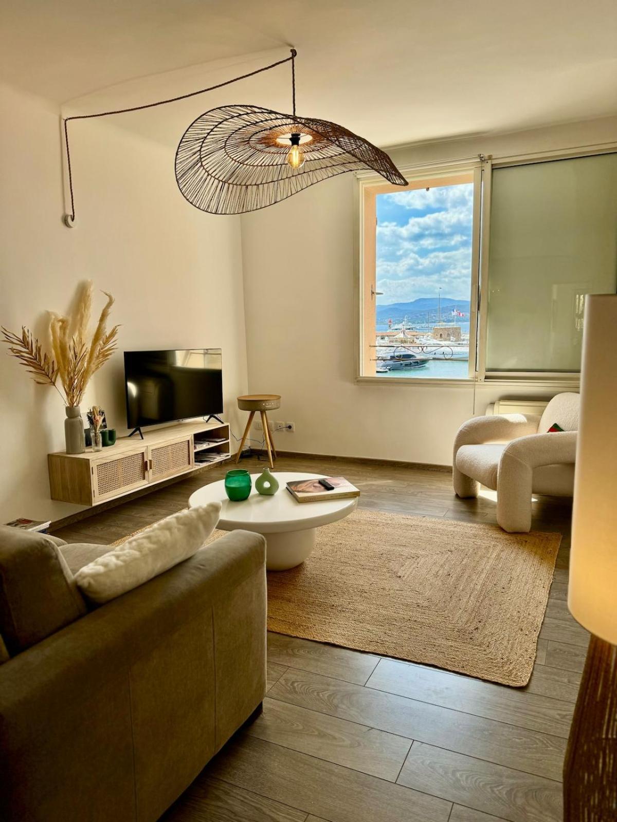 Port Apartment *