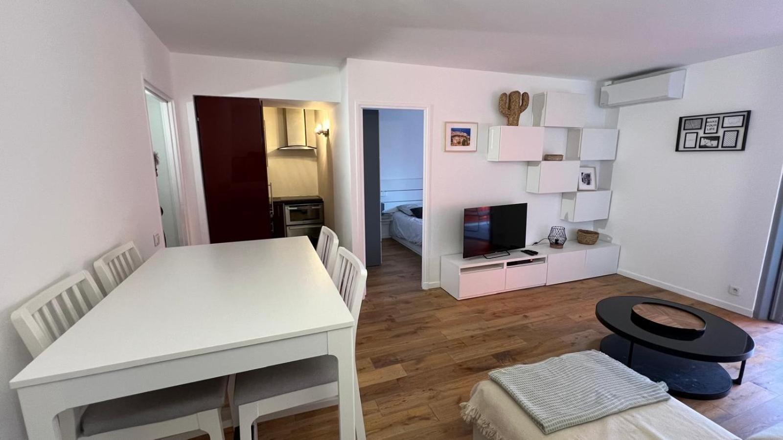 Nouvel Appartement, Totalement Renove Refait A Neuf , Magnifique , T2,Face A La Plage ,2 Piscine ,Proche Du Centre Ville Saint-Tropez