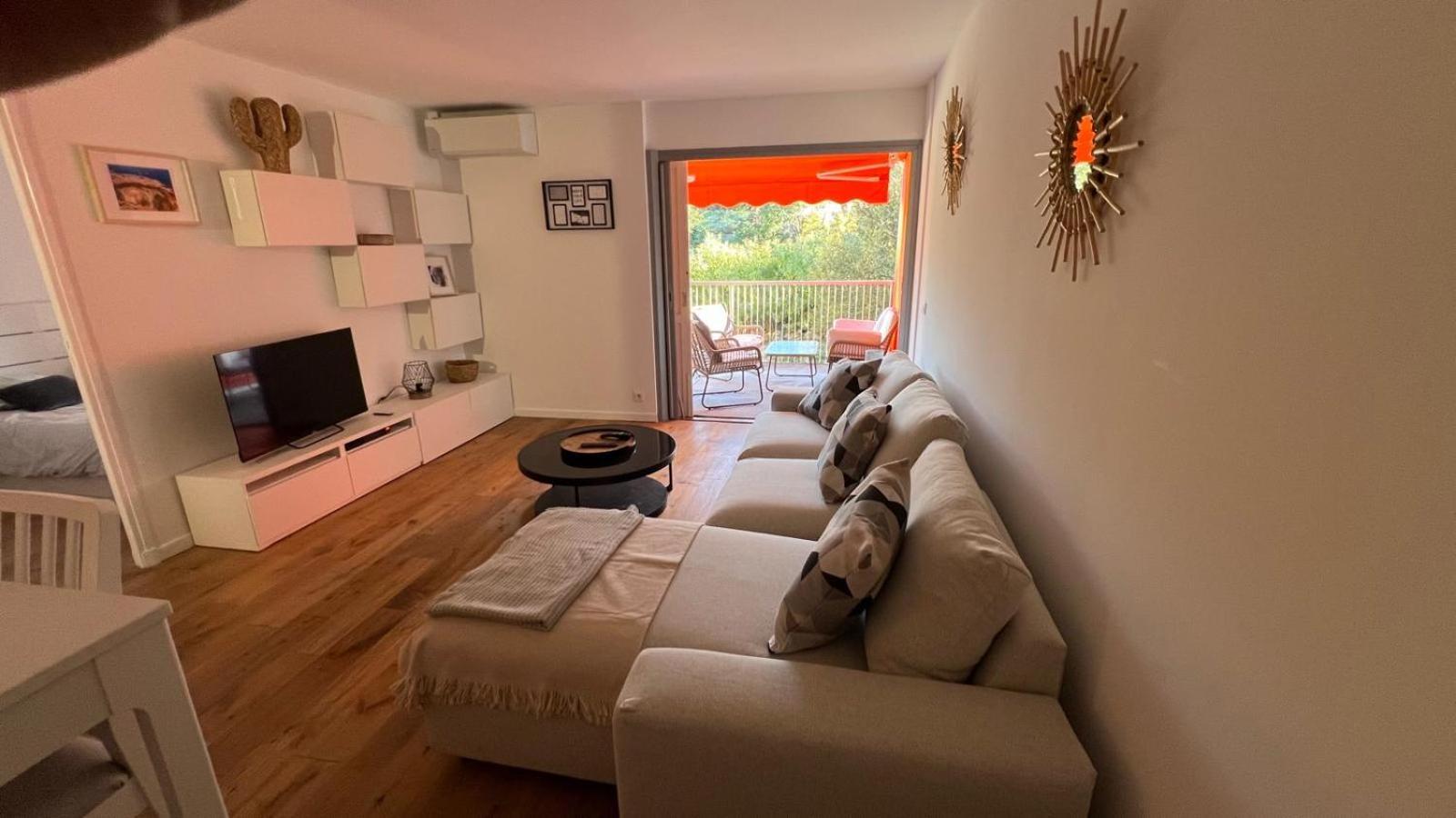Apartment Nouvel Appartement, Totalement Renove Refait A Neuf , Magnifique , T2,Face A La Plage ,2 Piscine ,Proche Du Centre Ville