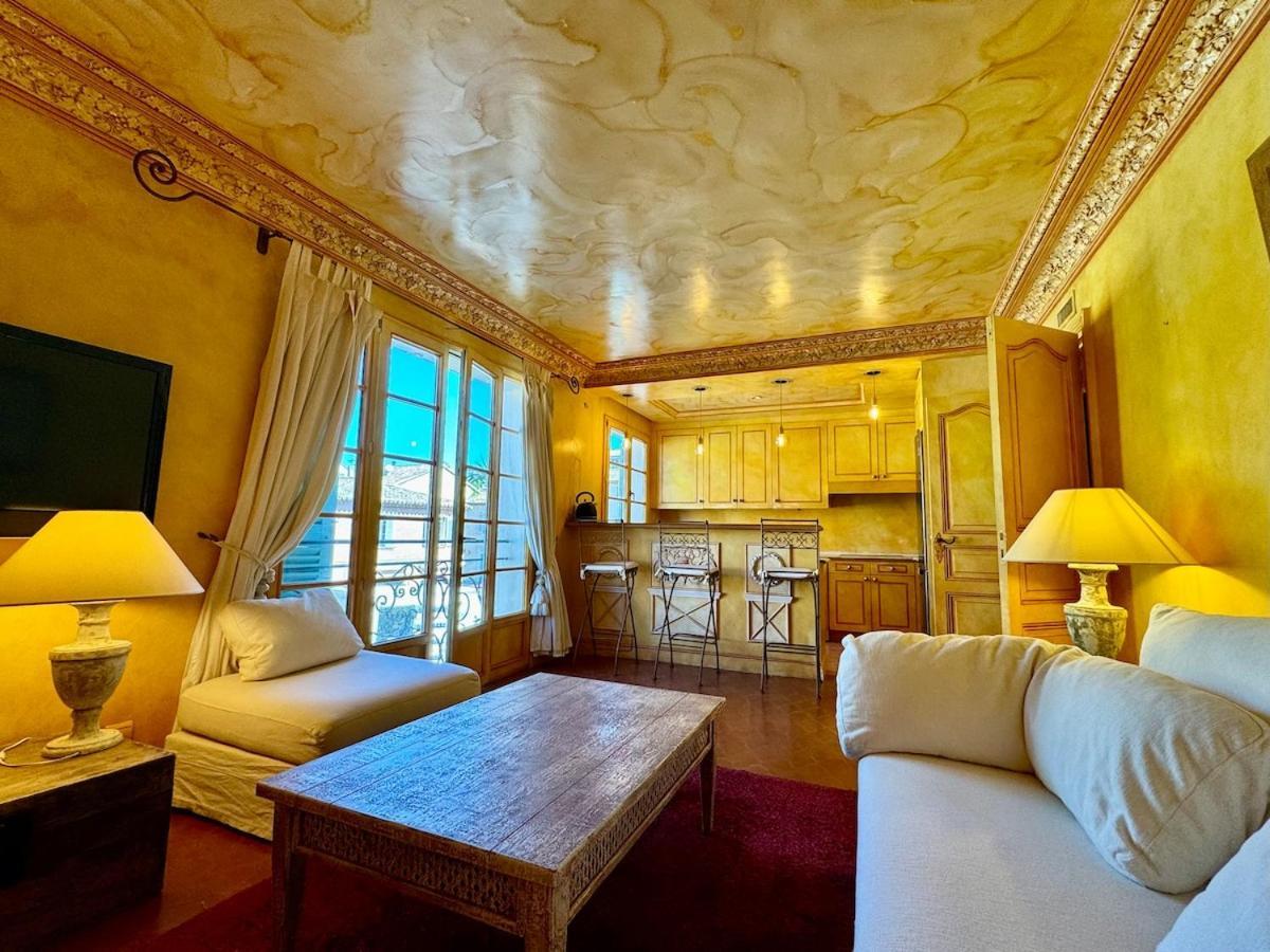 Place Des Lices, Apartment