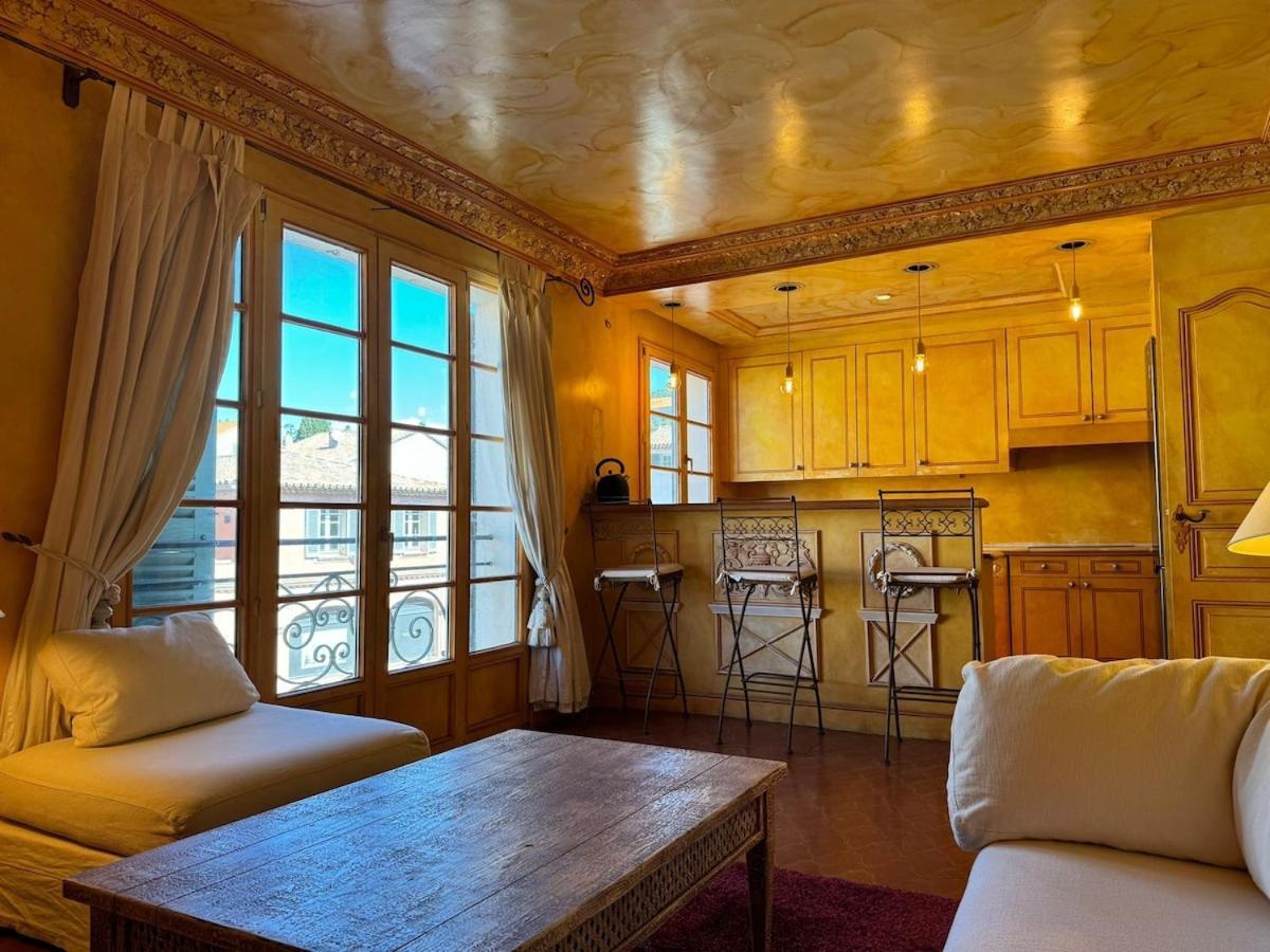 Apartment Place Des Lices, *