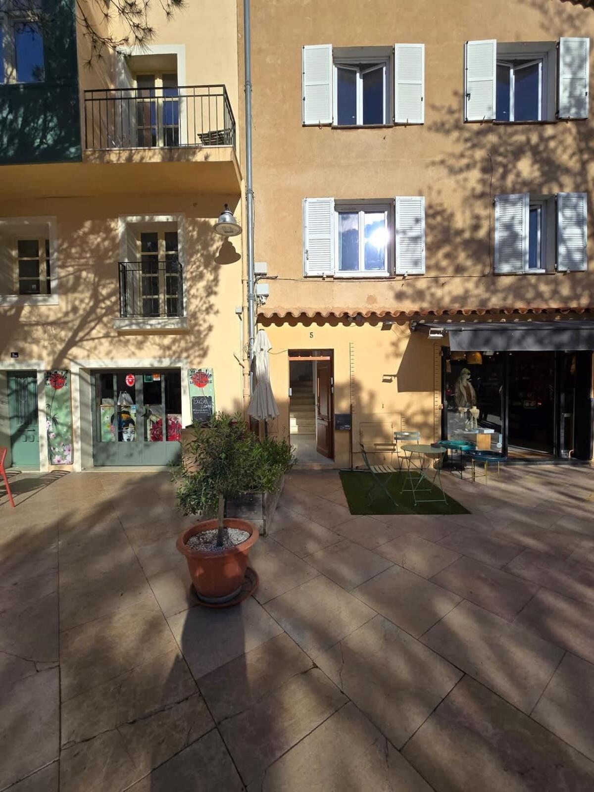 50 M Du Port De Apartment *