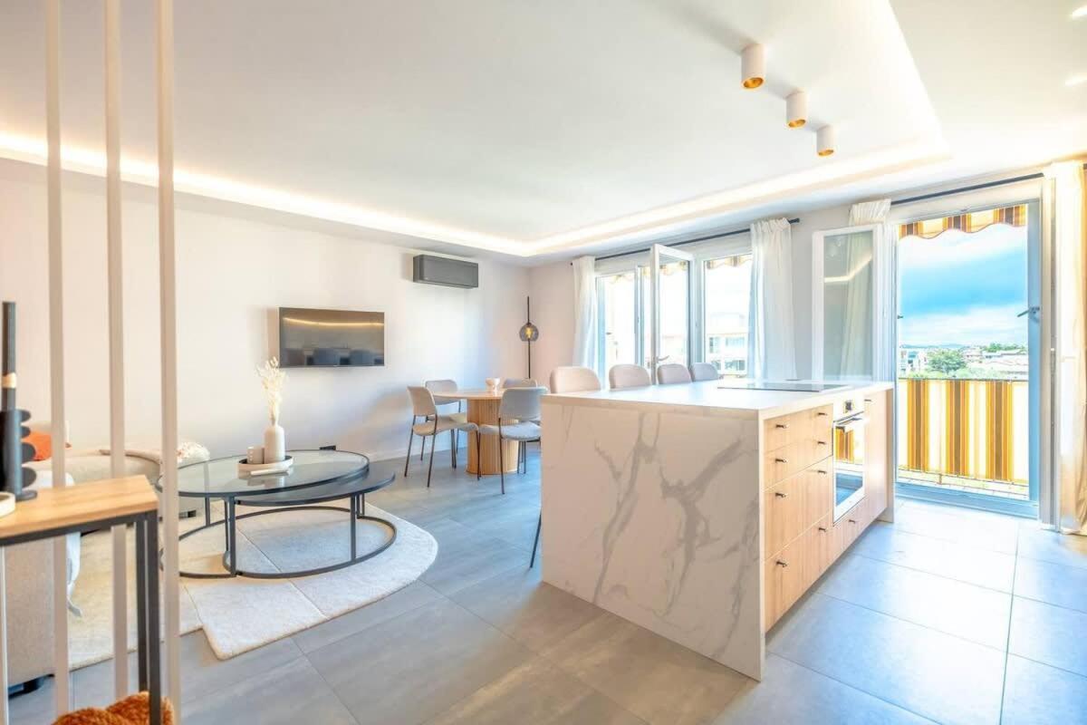 Entree De St-tropez * Saint-Tropez