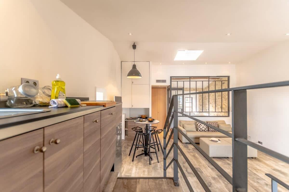 Apartment Design With A Sea View In St-tropez Port *